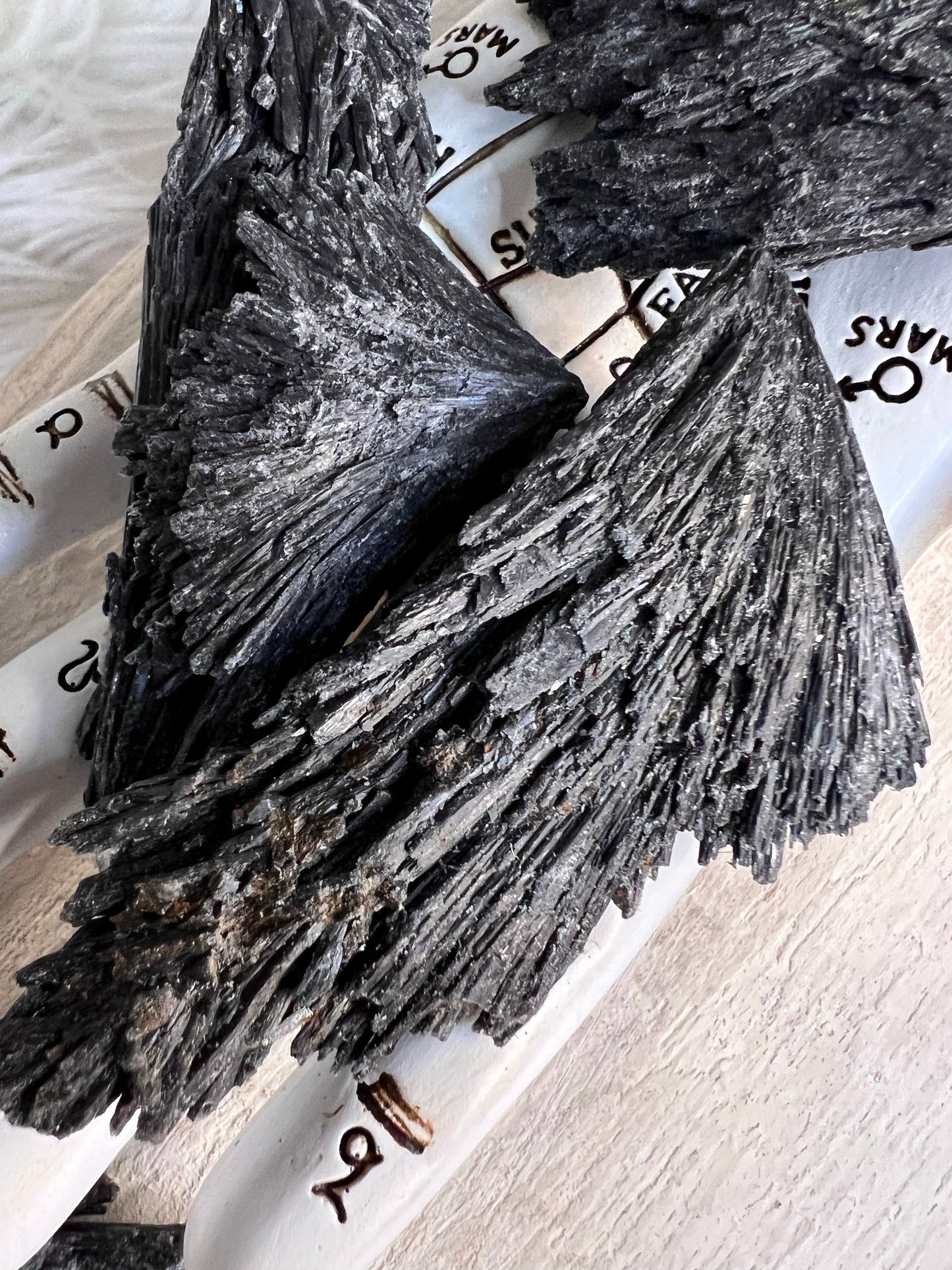 Black kyanite